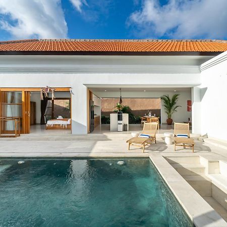 Special Offer! Elegant 2-Bedroom Villa With Large Pool In Canggu! Exterior photo